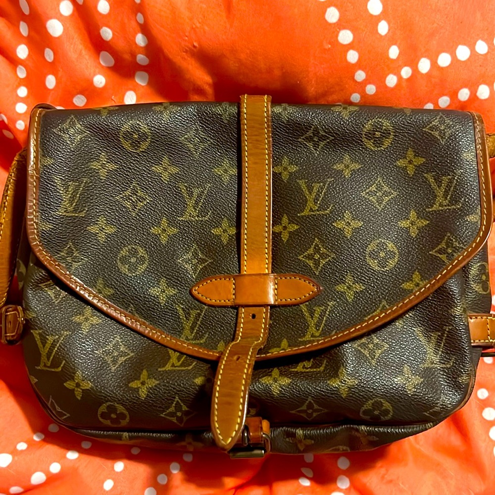 Saumur 30 Authentic normal usage wear on straps.. very clean. Darkened Vachetta